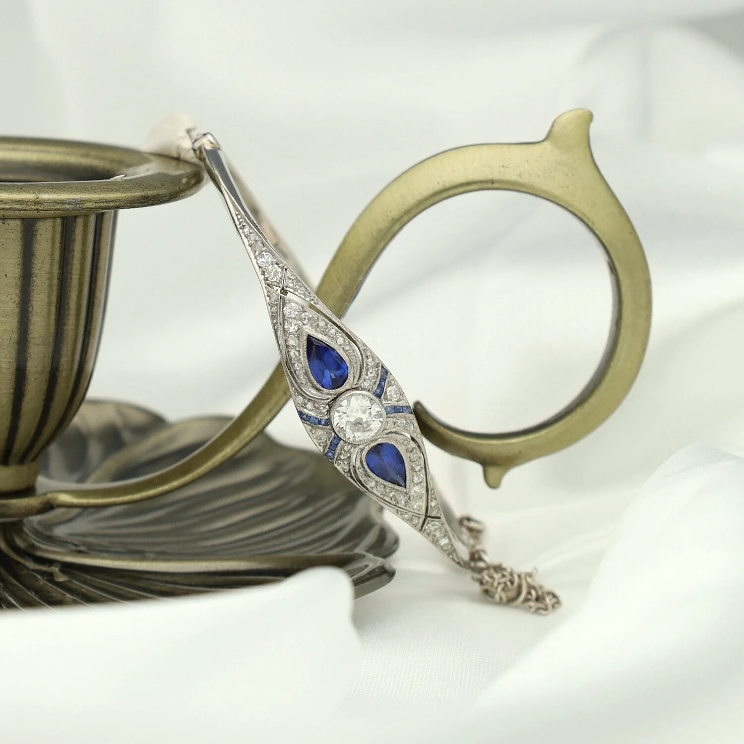 Pulsera Rígida Diamantes y Zafiros