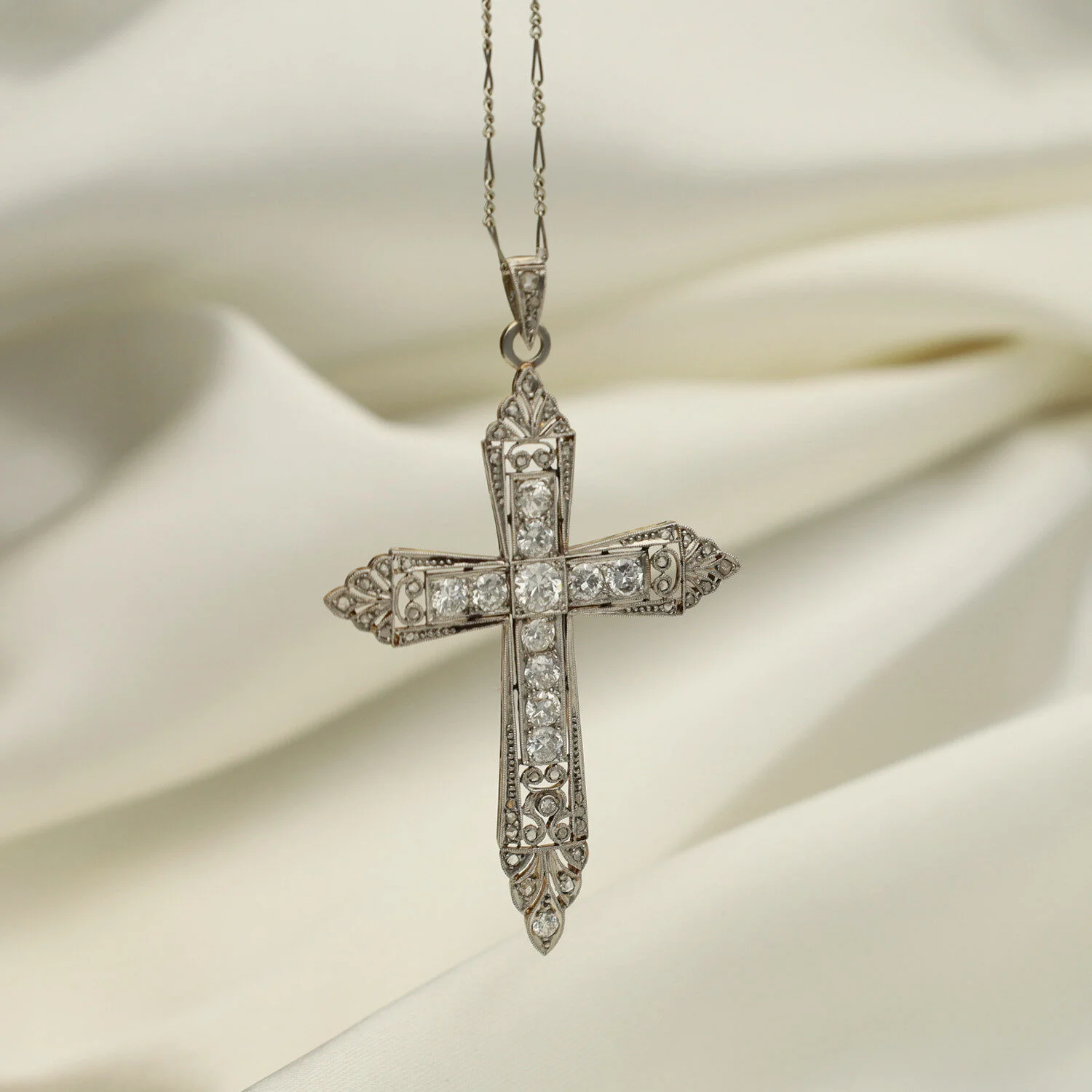 Cruz Art Déco Oro y Platino