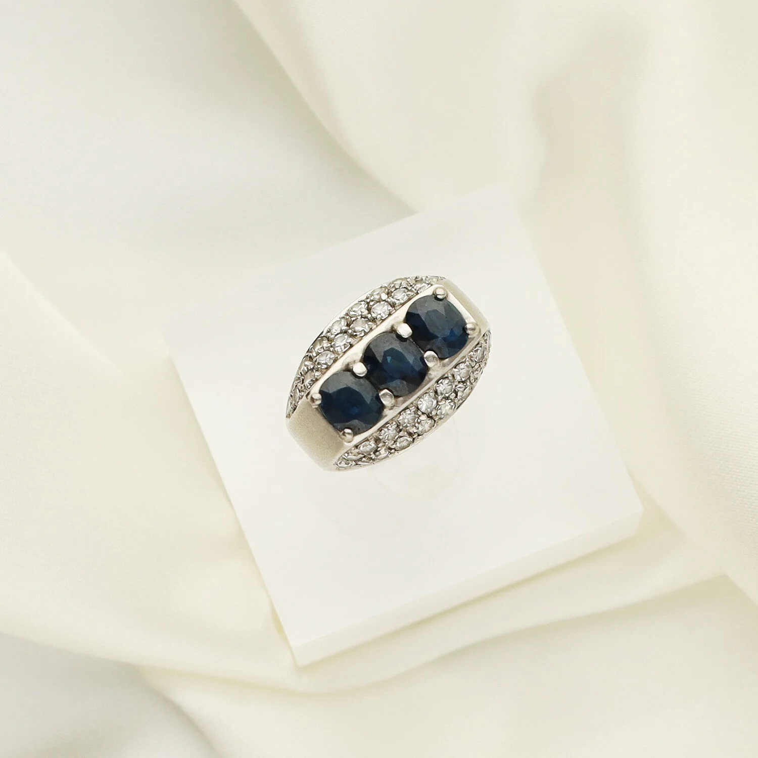 Sortija Tresillo Zafiros