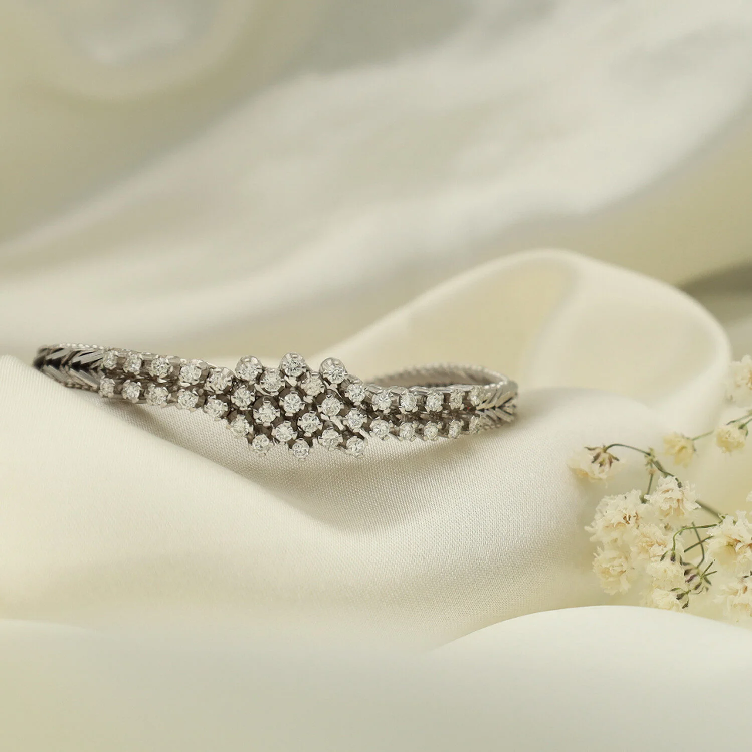 Pulsera Espigada Vintage en Oro Blanco