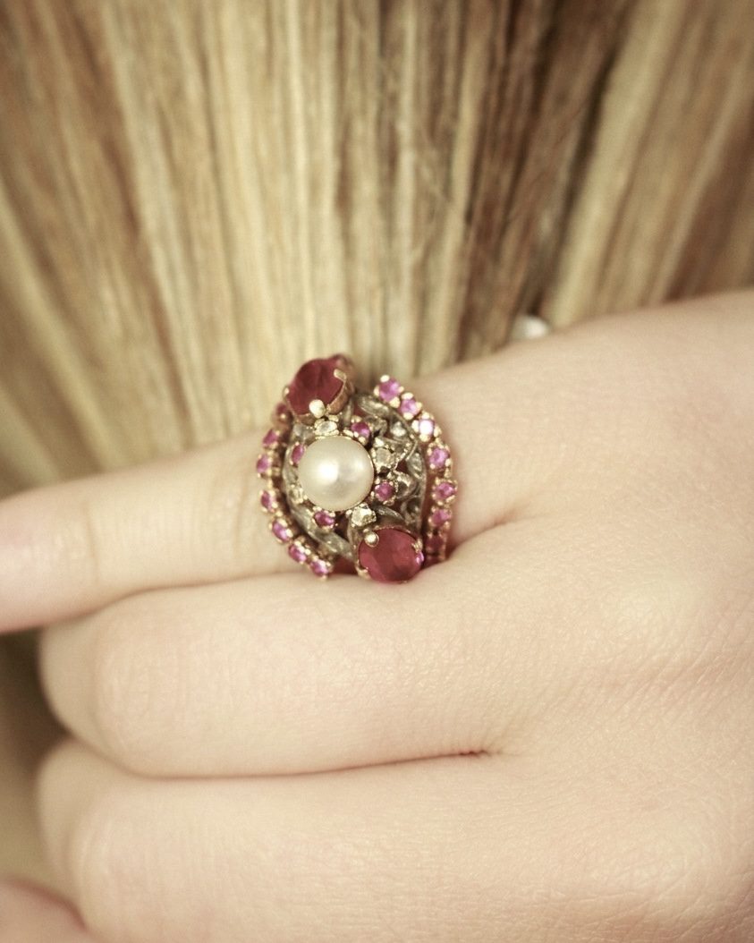 Anillo con Perla Diamantes y Rubís - Imagen 3