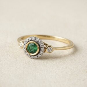 Anillo Oro con Esmeralda