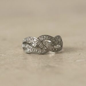 Anillo Nudo Infinito de Diamantes
